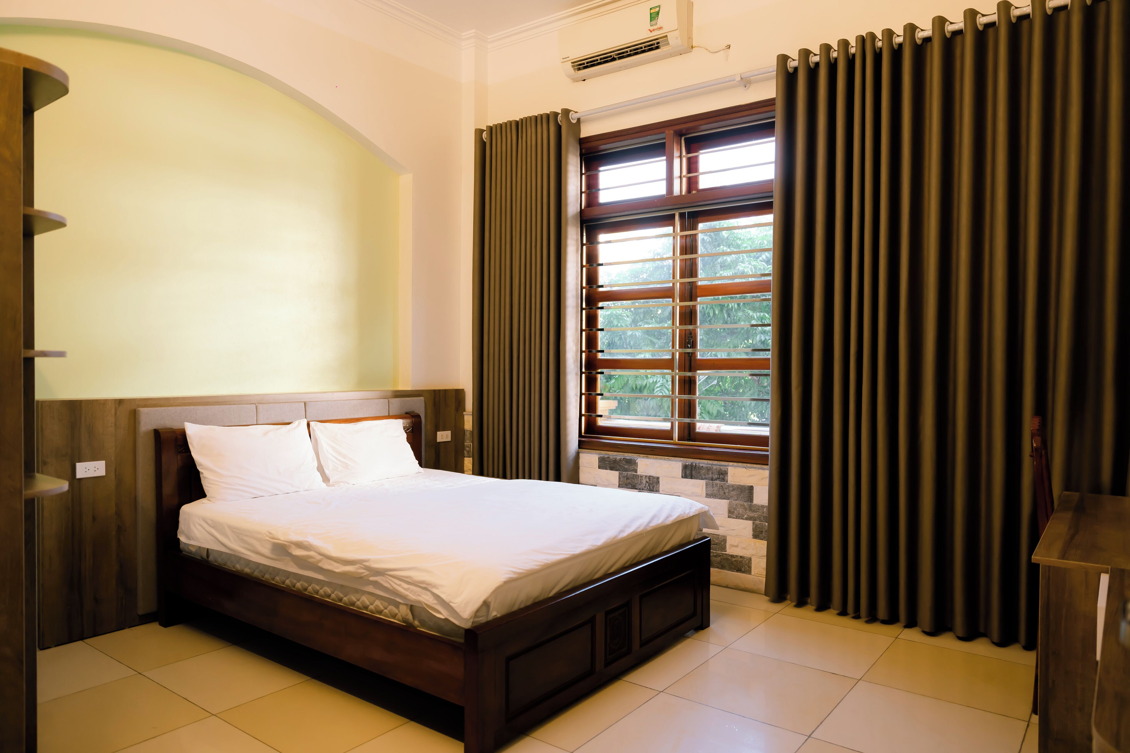 Ropa de cama de alta calidad y escritorio 