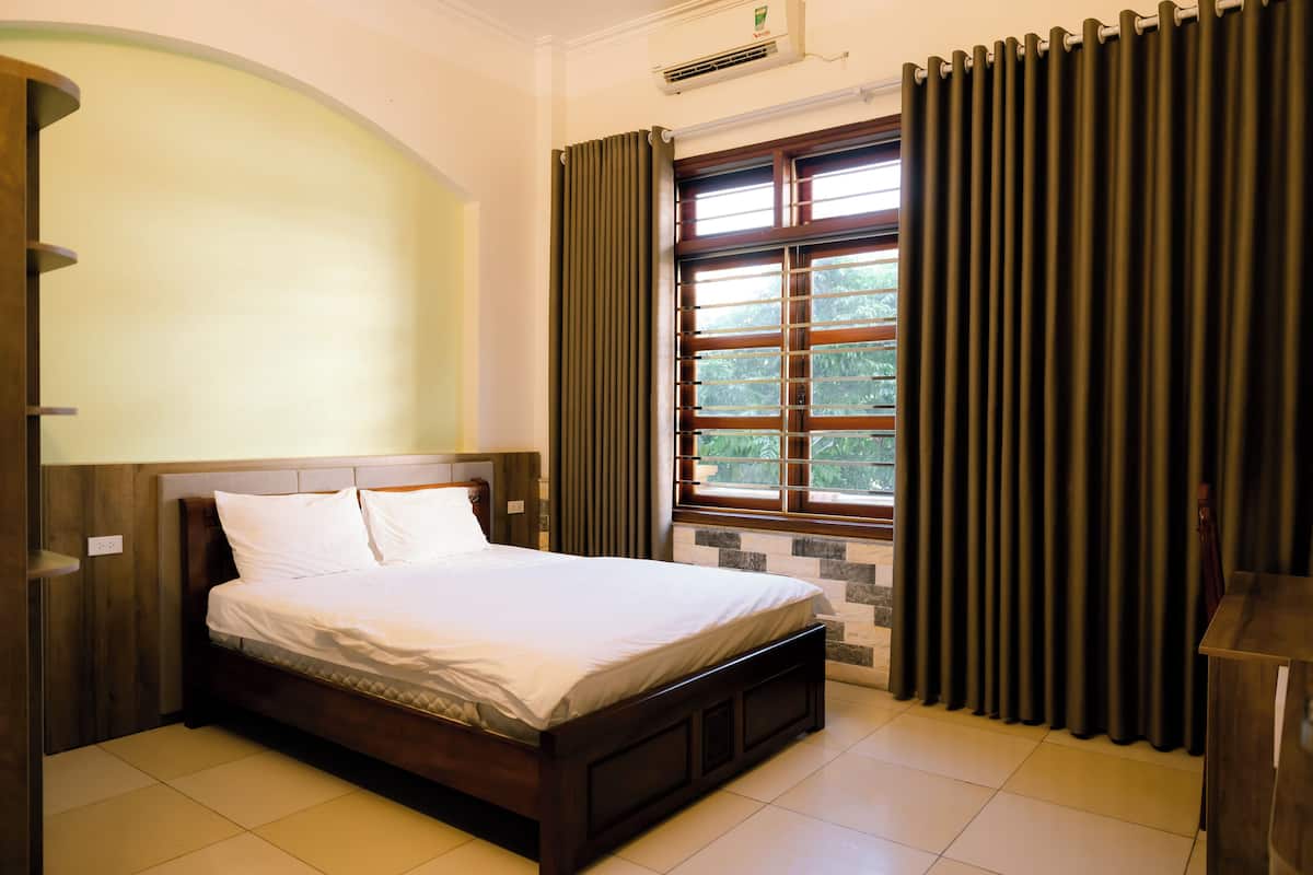 Doppia Luxury, balcone, vista città | Una scrivania, postazione laptop, tende oscuranti, insonorizzazione