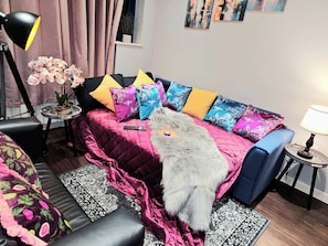 1 bedroom, iron/ironing board, free WiFi, bed sheets - Heathrow Haven London-luxury Apartment-2nd Floor (Hayes)