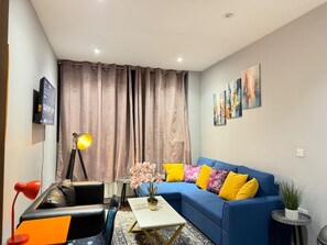 Living area - Heathrow Haven London-luxury Apartment-2nd Floor (Hayes)