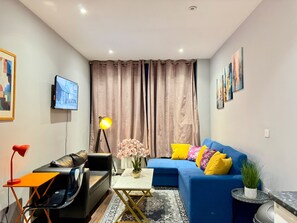Living area - Heathrow Haven London-luxury Apartment-2nd Floor (Hayes)