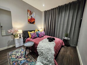 1 kamar tidur, setrika/meja setrika, Wi-Fi gratis, dan seprai linen