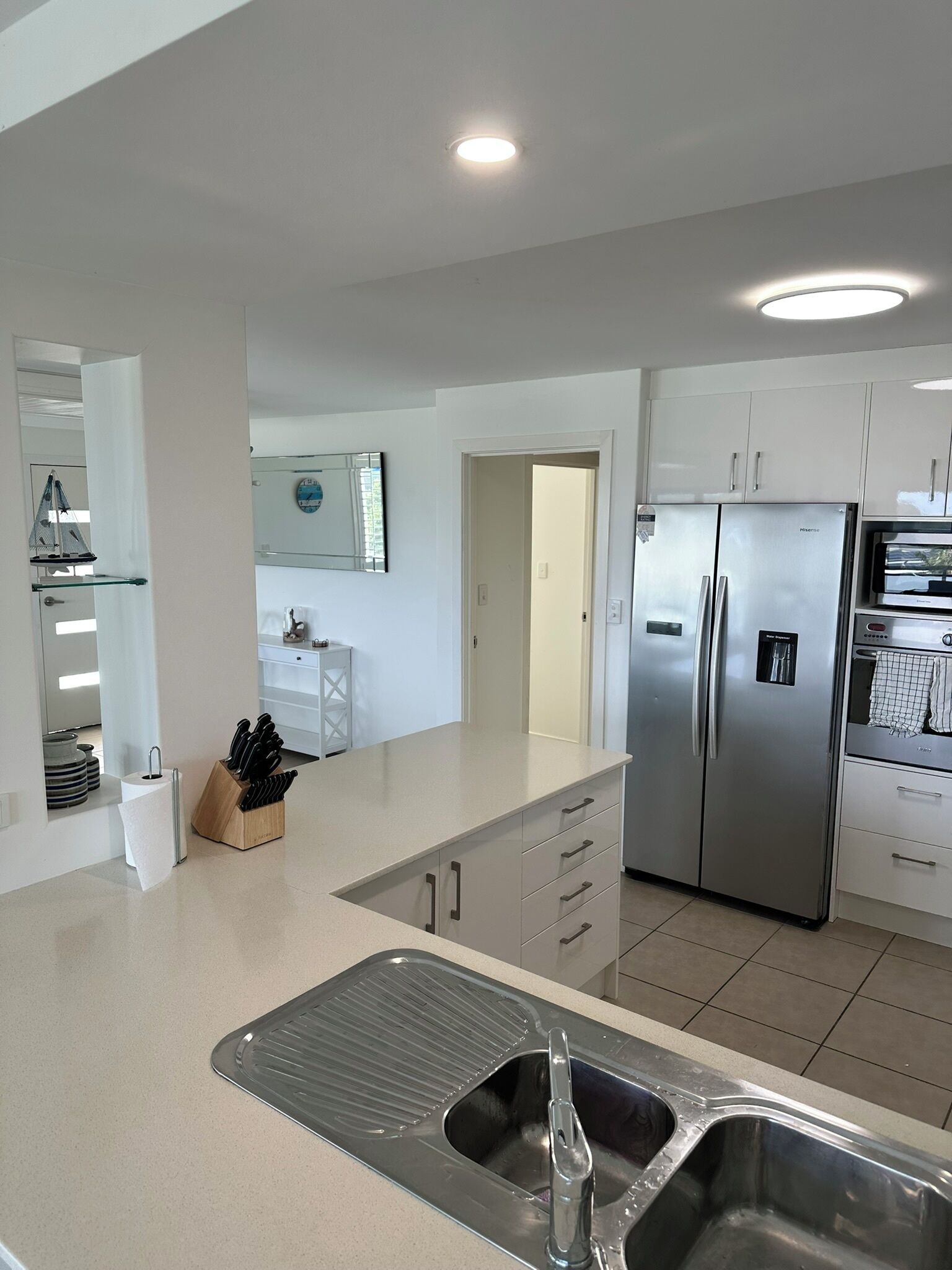 Kylskåp, mikrovågsugn, ugn och spishäll