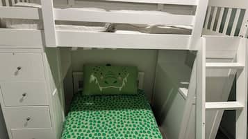 3 bedrooms, iron/ironing board, free WiFi, bed sheets