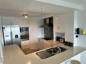 Microonde, forno, piano cottura, lavastoviglie