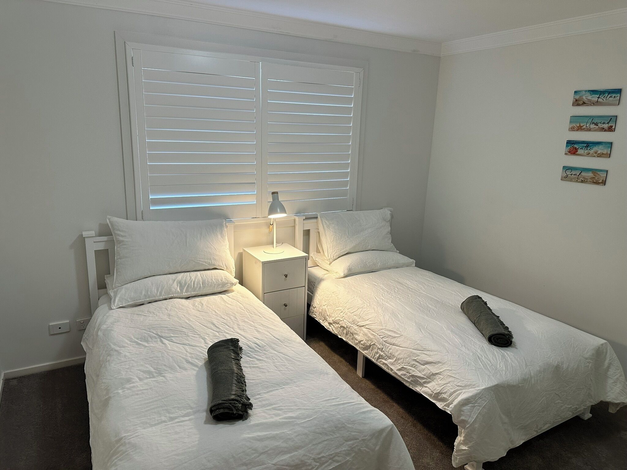 3 habitaciones, tabla de planchar con plancha, internet y ropa de cama 