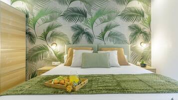 Een strijkplank/strijkijzer, internet, beddengoed