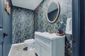 Shower, jetted tub, hair dryer, towels