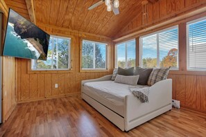 4 bedrooms, WiFi, bed sheets