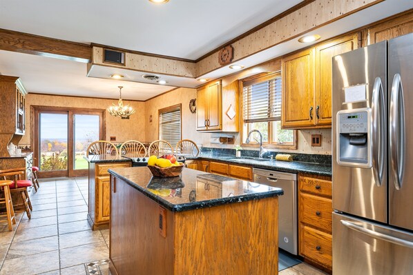 Fridge, microwave, oven, stovetop - Hot Tub | Sleeps 8 | Lake Views | Pet Friendly (Penn Yan)