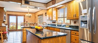 Private FLX Retreat | Hot Tub | Pet Friendly