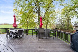 Outdoor dining - Hot Tub | Sleeps 8 | Lake Views | Pet Friendly (Penn Yan)
