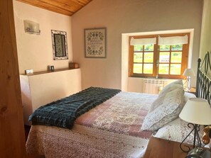 2 chambres, fer et planche à repasser, accès Internet, draps fournis