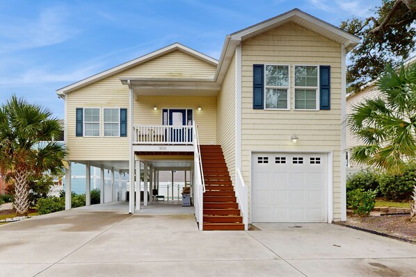 Exterior - Spacious house w/private pool & spa - close to beach & golf (North Myrtle Beach)
