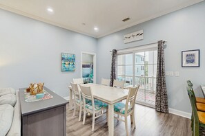 Dining - Spacious house w/private pool & spa - close to beach & golf (North Myrtle Beach)