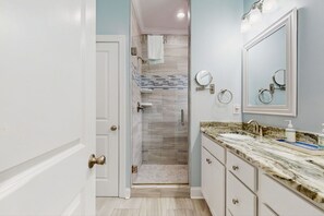 Hair dryer, towels - Spacious house w/private pool & spa - close to beach & golf (North Myrtle Beach)