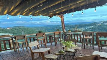 House, 6 Bedrooms, Mountain View | Terrace/patio