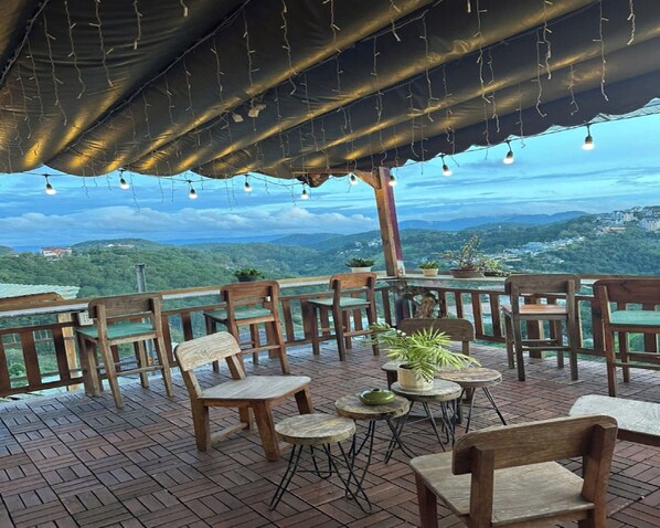 Nhà, 6 phòng ngủ, quang cảnh núi | Hiên