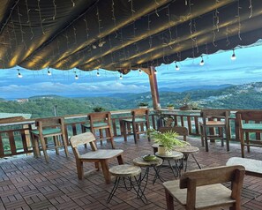 House, 6 Bedrooms, Mountain View | Terrace/patio