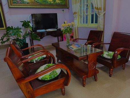 House, 6 Bedrooms, Mountain View | Living area