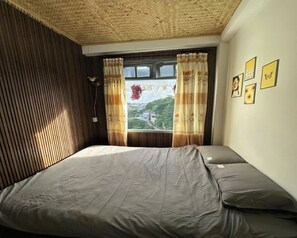 House, 6 Bedrooms, Mountain View