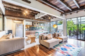 特色別墅, 5 間臥室, 河景 | 起居區