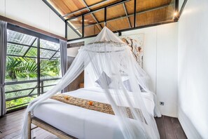 مكتب ومكواة/لوح كي وواي فاي مجانًا