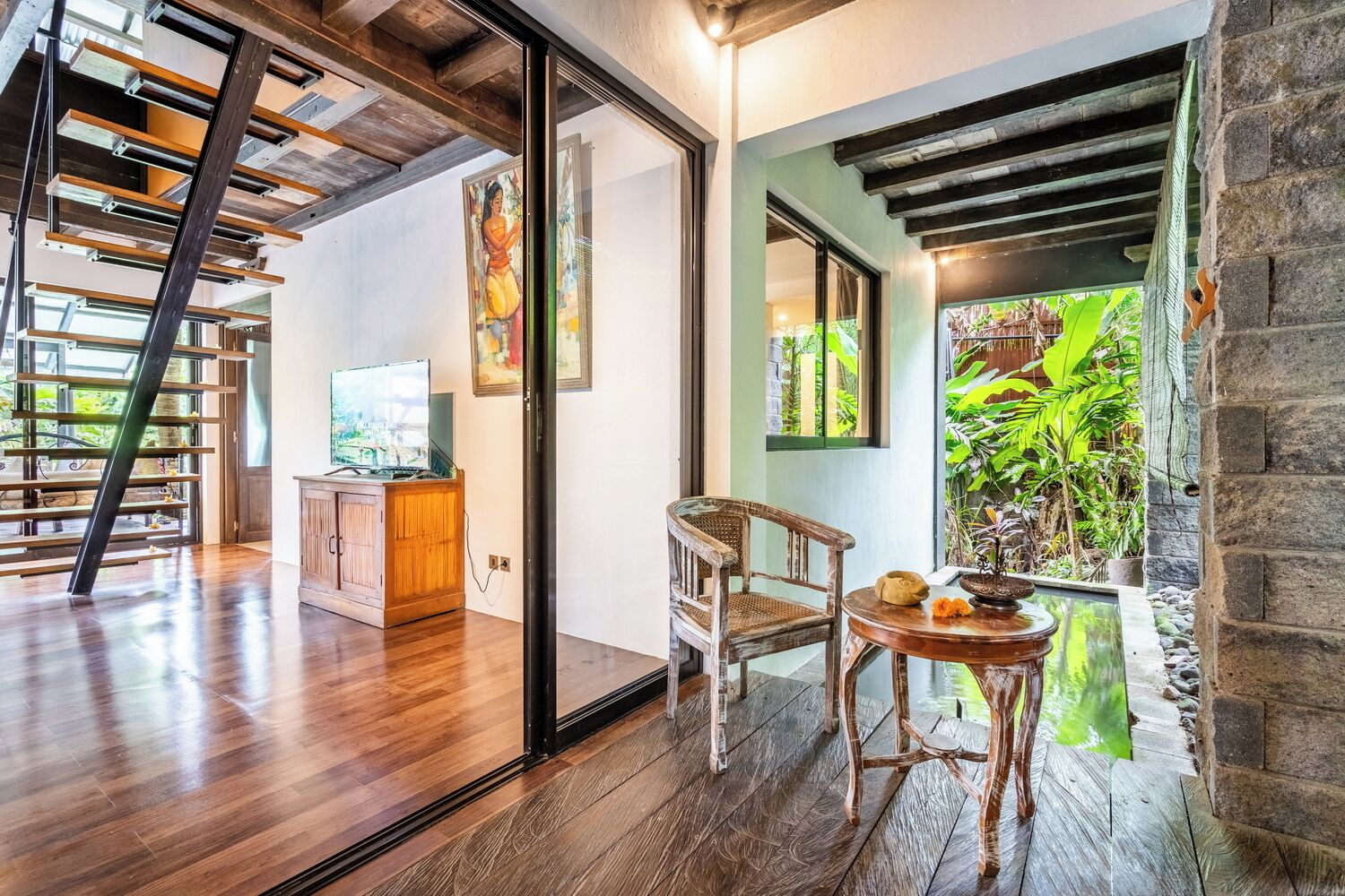 シグネチャー ヴィラ 5 ベッドルーム リバービュー | リビング エリア