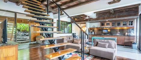 Signature Villa, 5 Bedrooms, River View | Living room