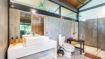 Signature Villa, 5 Bedrooms, River View | Bathroom | Shower, hair dryer, towels, soap