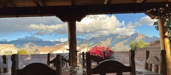 3-bedroom house in Oro Valley on a quite cul-de-sac with mountain views