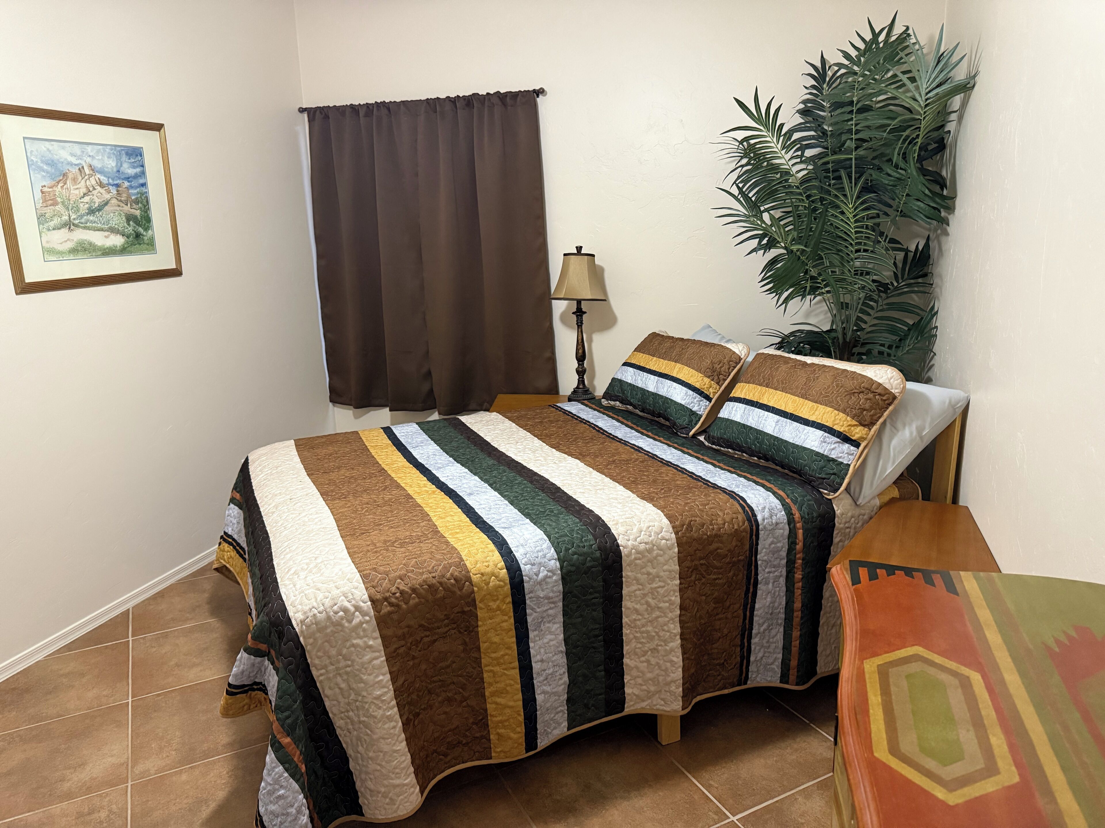 3 habitaciones, escritorio, tabla de planchar con plancha y wifi gratis 