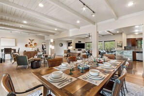 Dining - Sedona Perfect Peak: Spacious 4BR home with stunning Red Rock views in West Sedona. (Sedona)