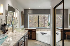 Shower, hair dryer, towels - Sedona Perfect Peak: Spacious 4BR home with stunning Red Rock views in West Sedona. (Sedona)