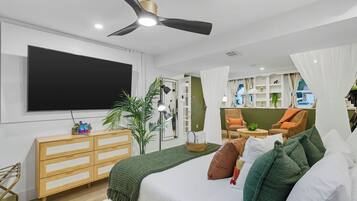 Iron/ironing board, free WiFi, bed sheets