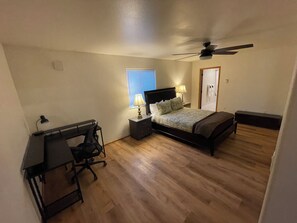 Ferros/tábuas de passar roupa, Wi-Fi, roupa de cama