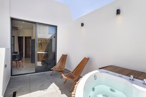 家庭公寓, 多张床, 泳池景观 (A10) | 露台