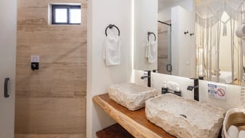 Comfort Studio, 1 King Bed, Kitchenette (A5) | Bathroom | Hair dryer, slippers, towels, soap