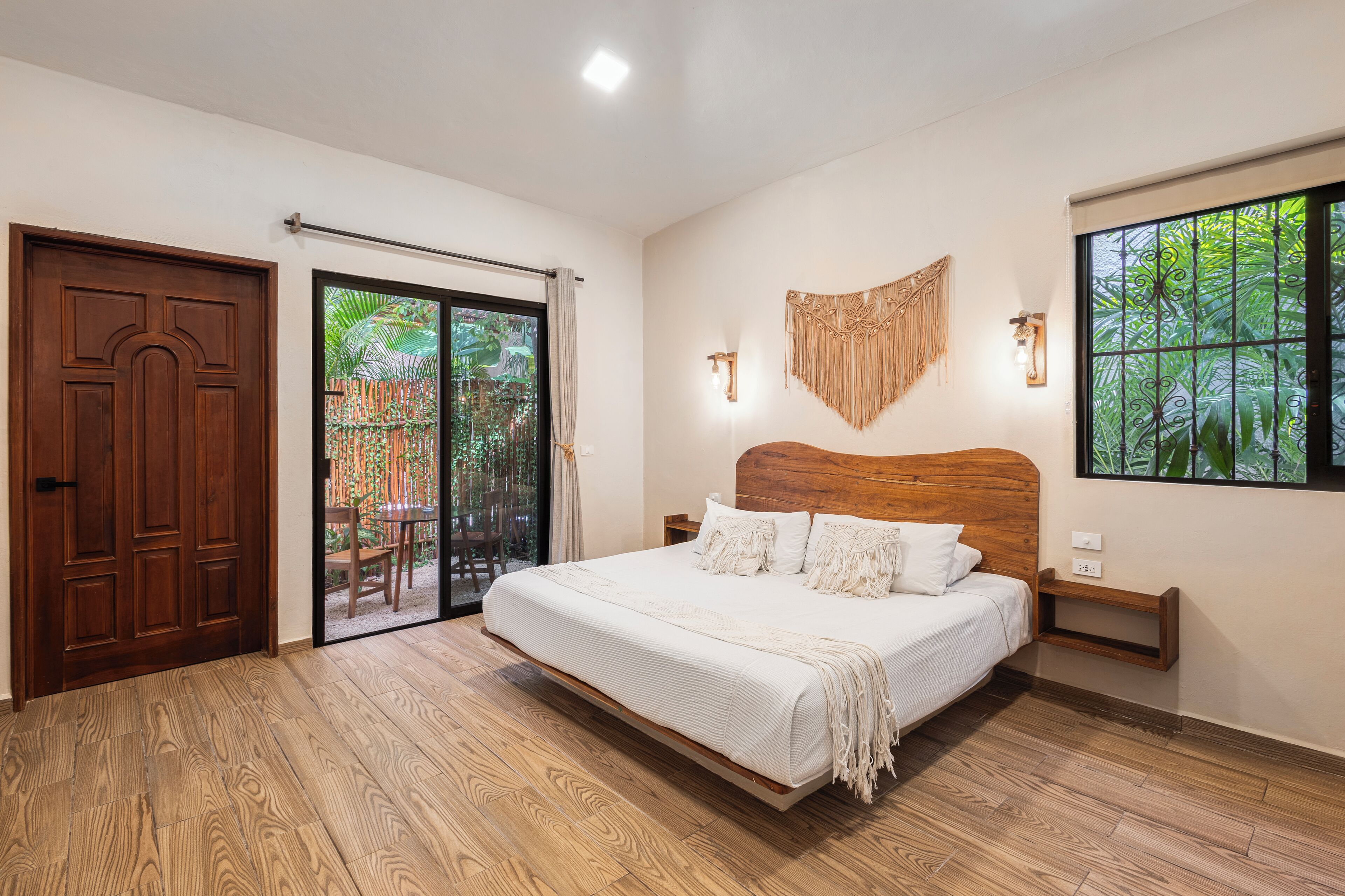 Deluxe studio, 1 kingsize bed (A2) | Een bureau, een laptopwerkplek, een strijkplank/strijkijzer, gratis wifi