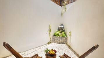 Estudio empresarial, 1 cama King size, planta baja (A6) | Terraza o patio