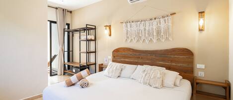 Business Studio, 1 King Bed, Ground Floor (A6) | Safe