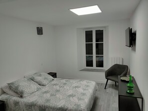 Fer et planche à repasser, Wi-Fi, draps fournis