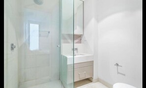 Soap, toilet paper - apartment house room near cbd melbourne and everything rent buy sell (Essendon North)