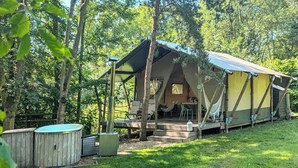 A tented accommodation with a porch, outdoor seating, and a hot tub. - The Apple Bobber - UKC7130 (Cratfield, near Laxfield)