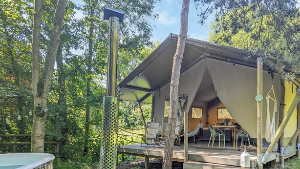 A tented accommodation with a hot tub, outdoor seating, and a view of the surrounding forest. - The Apple Bobber - UKC7130 (Cratfield, near Laxfield)