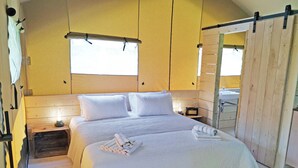A room with a bed, a bedside table with a lamp, a wooden wardrobe, and a window. - The Apple Bobber - UKC7130 (Cratfield, near Laxfield)