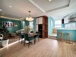 Casa Comfort, 2 camere da letto, vista giardino | Area soggiorno | TV a schermo piatto