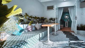 Classic House, 2 Bedrooms, Resort View | Living area