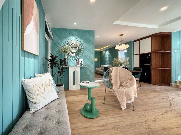 Nhà tiện nghi đơn giản, 2 phòng ngủ, quang cảnh vườn | Khu phòng khách