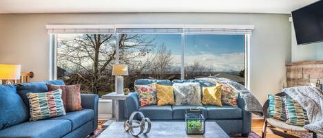 Télévision, cheminée